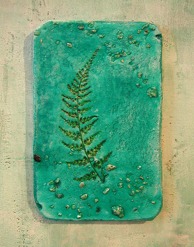 ベニヤ板、セメント、砂利、アクリル絵の具「夏の黄色羊歯」